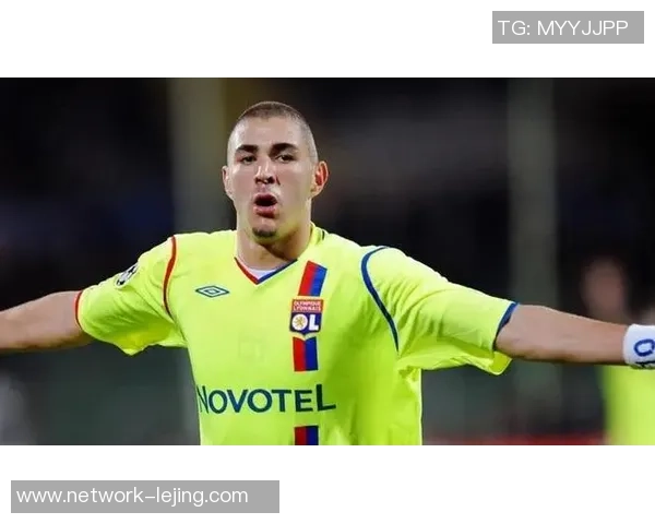 本泽马：从足球天才到传奇前锋的辉煌旅程与成就解析